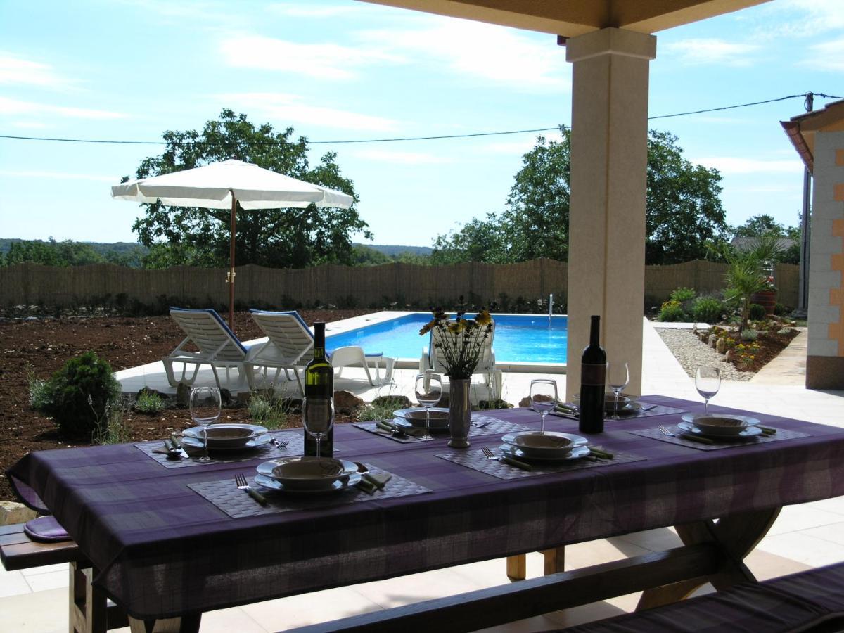 Villa Fragola - Holiday House With Large Garden Tinjan Exterior foto